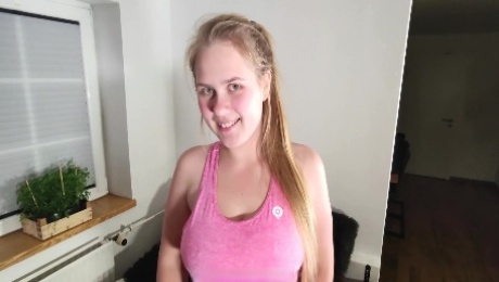 Big ass teen Maja stops workout for sex