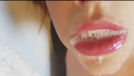 Red lips, white cum